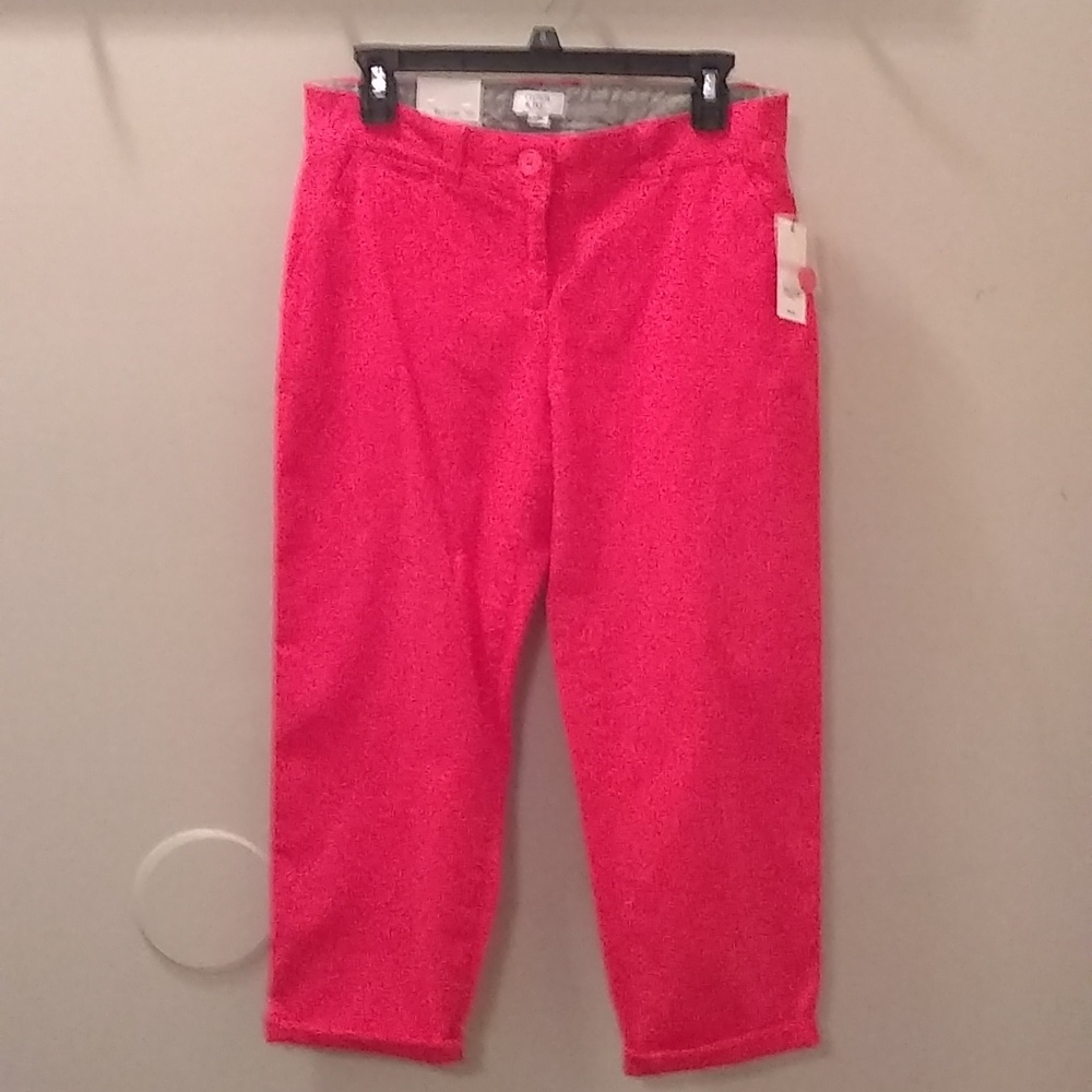 CROWN & IVY CORAL CAPRI PANTS, SIZE 6, NWT